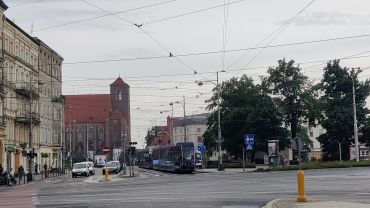 Wrocław: Mężczyzna wpadł pod tramwaj na pl. Bema. Miał 3 promile alkoholu
