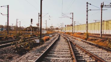 Śmiertelny wypadek na przejeździe kolejowym. Nie kursują pociągi do Wrocławia