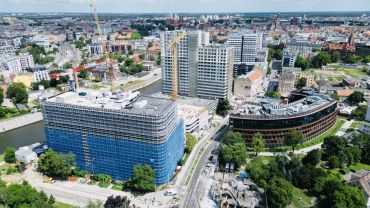 We Wrocławiu powstaje ogromny kompleks biur i mieszkań [ZDJĘCIA]