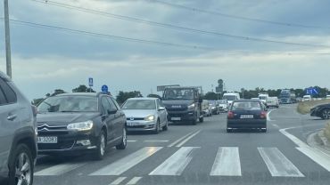 Wypadek na Wschodniej Obwodnicy Wrocławia. Rowerzysta w szpitalu