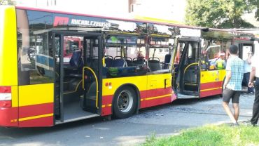 Wrocław: Wypadek autobusu MPK i ciężarówki na ulicy Boya-Żeleńskiego
