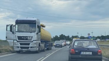 Wrocław: Korek na autostradzie A4 jest ogromny i szybko rośnie