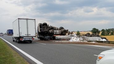 Zablokowana autostrada do Wrocławia po karambolu. Ląduje śmigłowiec LPR