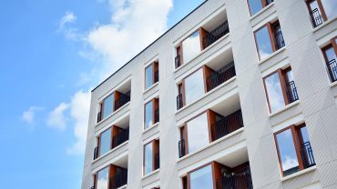 Okna aluminiowe do mieszkania w bloku – jakie wybrać?