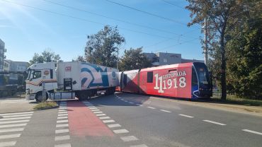 Wypadek we Wrocławiu. Kierowca tira zmarł po zderzeniu z tramwajem