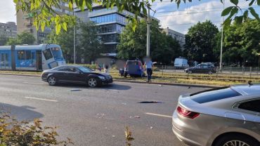 Wrocław: Wypadek w centrum. Kierowcy czekają na policję. Rośnie korek