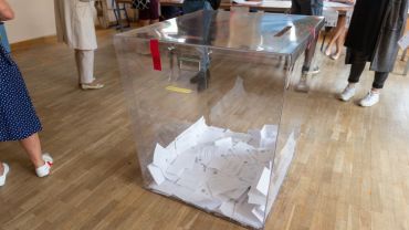We Wrocławiu pijany w sztok członek komisji wyborczej chciał liczyć głosy