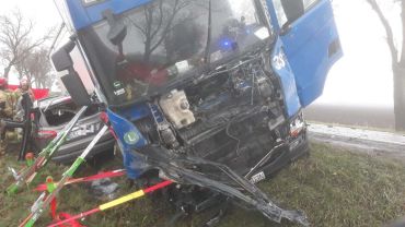 Tragiczny wypadek na DK8 pod Wrocławiem. Nie żyją trzy osoby, w tym dziecko