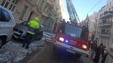 Wrocław: Piastowska zablokowana. Straż usuwa sople lodu