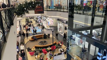 Wrocławianie szturmują galerie handlowe. Tłumy w sklepach i na parkingach