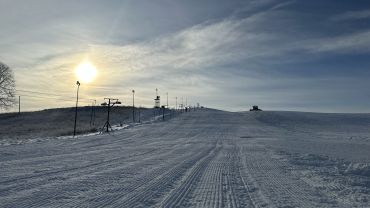 Stok narciarski 15 minut drogi od Wrocławia. Tam śniegu nie brakuje