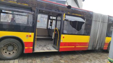 Wrocław: Wypadek autobusów na Dworcowej. Jeden ma wybite szyby