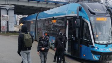 Wrocław: Nie ma przejazdu przez Robotniczą. Naprawiają sieć trakcyjną