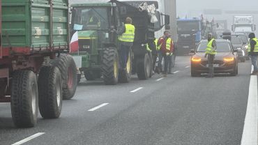 Strajk rolników: Traktory blokują Autostradową Obwodnicę Wrocławia. Protest do niedzieli