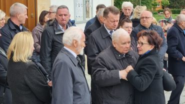 Tłumy na pogrzebie Stanisława Witka. Żegnali go czołowi politycy PiS