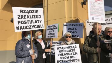 Protest związkowców na pl. Solidarności