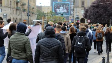 Młodzieżowy Strajk Klimatyczny na ulicach Wrocławia [WIDEO]