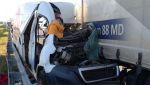 Wrocław: Wypadek na AOW. Kierowca uwięziony w zgniecionym busie po zderzeniu z ciężarówką