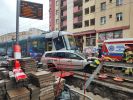 Wrocław: Taksówka zderzyła się z tramwajem i wpadła do wykopu