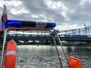 Niebezpieczny ładunek na moście Grunwaldzkim we Wrocławiu - zamknięty most, akcja pirotechników