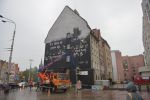 Wrocław: ze skrzyżowania Ruskiej i Kazimierza Wielkiego znika kontrowersyjny mural [ZDJĘCIA], 