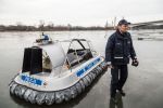 Ta maszyna pomaga policjantom w ratowaniu amatorów zabaw na lodzie [ZDJĘCIA], Magda Pasiewicz