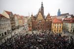 Czarny Piątek we Wrocławiu. Ponad tysiąc osób protestowało na Rynku [ZDJĘCIA], 