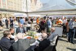 Prezydent Dutkiewicz zjadł na Rynku śniadanie z mieszkańcami i turystami  [ZDJĘCIA], 