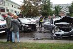 Groźny wypadek na Popowicach. Zderzyły się trzy samochody, jedna osoba ranna [ZDJĘCIA], 