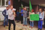 Protest przed dawną siedzibą LO nr 5 na Gajowicach. Mieszkańcy nie chcą kolejnego bloku [ZDJĘCIA], 