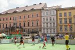 Piłkarskie boisko na placu Solnym. Odbywają się tam mistrzostwa... bezdomnych [ZDJĘCIA], 