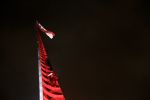 Biało-czerwona Iglica z flagą narodową na setną rocznicę odzyskania niepodległości [ZDJĘCIA], 