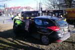 Autobus zderzył się z samochodem na Stabłowicach. Jedna osoba ranna [ZDJĘCIA], Magda Pasiewicz