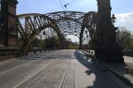 Na most Zwierzyniecki wrócił ruch samochodowy i tramwajowy, 