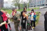 „Gliński gwiazdorzysz, zjedz banana!”. Zjedli banany protestując przeciwko cenzurze [ZDJĘCIA], Michał Hernes