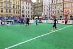 Bezdomni z całego świata grają w piłkę na placu Solnym [ZDJĘCIA], 