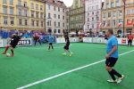 Bezdomni z całego świata grają w piłkę na placu Solnym [ZDJĘCIA], 