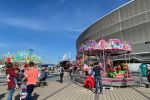 Nowa atrakcja przy Stadionie Wrocław. To kolorowy lunapark Madness [ZDJĘCIA], 