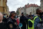 Antypandemiści wyszli na ulice. Demonstracja we Wrocławiu rozwiązana przez miasto [ZDJĘCIA, WIDEO], Marta Gołębiowska