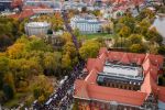 Młodzież i studenci strajkują we Wrocławiu. Nie poszli na zajęcia, poszli na protest [ZDJĘCIA, WIDEO], dzięki uprzejmości Sawicki Drone Shots