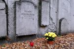 Wrocławianie pamiętają o dawnych mieszkańcach. Przynieśli sporo zniczy i kwiatów [ZDJĘCIA], Bartosz Senderek