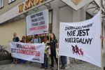 Dwie demonstracje na Rynku. Jedni za uchodźcami, drudzy przeciw [ZDJĘCIA, WIDEO], Marta Gołębiowska
