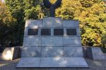 Wrocław: ktoś popisał Pomnik Ofiar Zbrodni Katyńskiej [ZDJĘCIA], wb