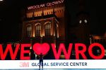 We Wrocławiu świecą dwa wyznania miłości do miasta. Jedno miejskie, drugie prywatne [PORÓWNAJ], 