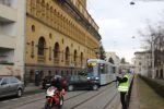 Bezmyślny kierowca zablokował ruch tramwajów [ZDJĘCIA], mh