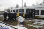 Tak wrocławscy policjanci radzą sobie z chuliganami w pociągu [WIDEO], Dolnośląska Policja