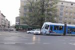 Kolizja samochodu i tramwaju na Piłsudskiego. Korki i utrudnienia dla pasażerów MPK, czytelnik