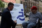 Niepełnosprawny aktywista chce Wrocławia dla wszystkich. „Zaułek Solny jest symbolem indolecji miasta”, 