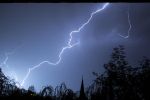 Wrocław: meteorolodzy ostrzegają przez burzami z gradem, 