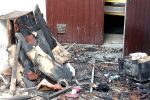Tragiczny pożar na Sępolnie. Jedna osoba zginęła, dwie są ranne [ZDJĘCIA], prochu